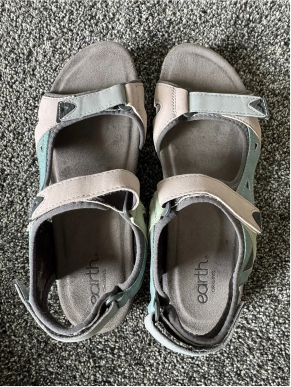 Women's Earth Origins Skylar Round Toe Lightweight Casual Flat Sandals Size 11W